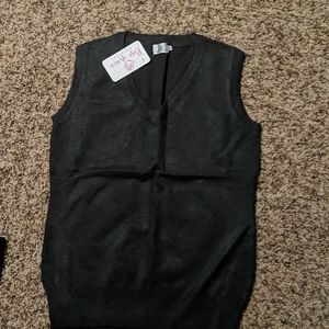 Sleeveless V-NECK Tank
